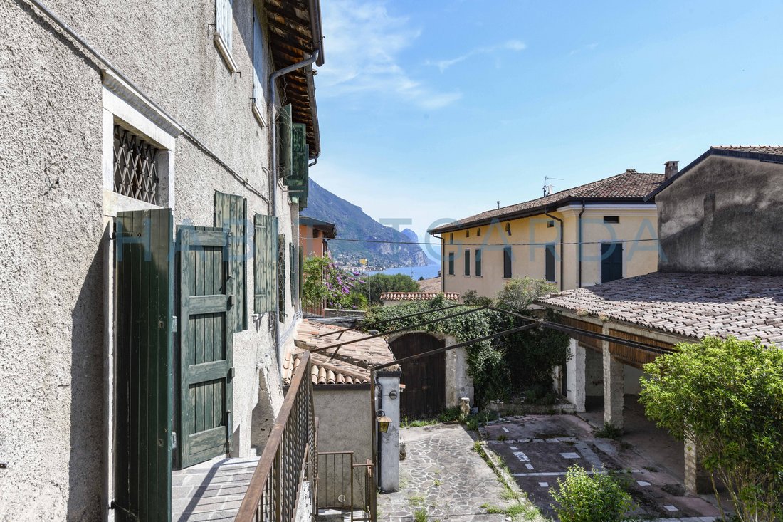 Gargnano, Lombardy, Italy 5 - 18452186