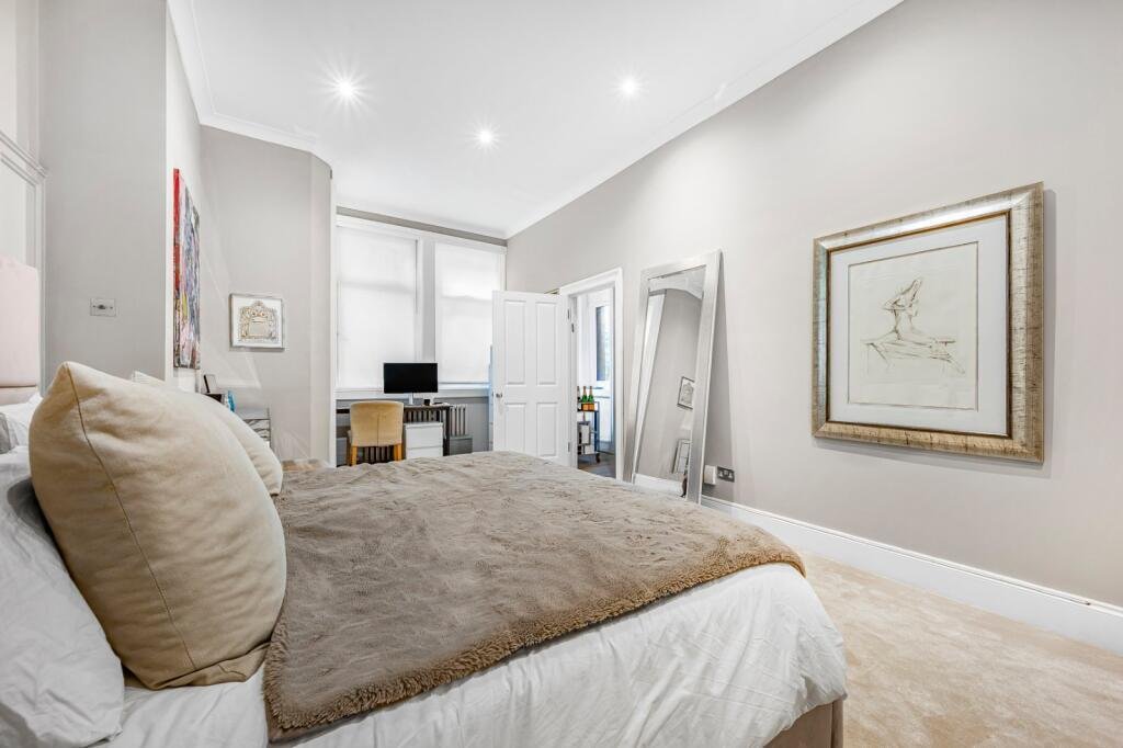 Apartment in Swiss Cottage, Camden, England 5 - 18446105