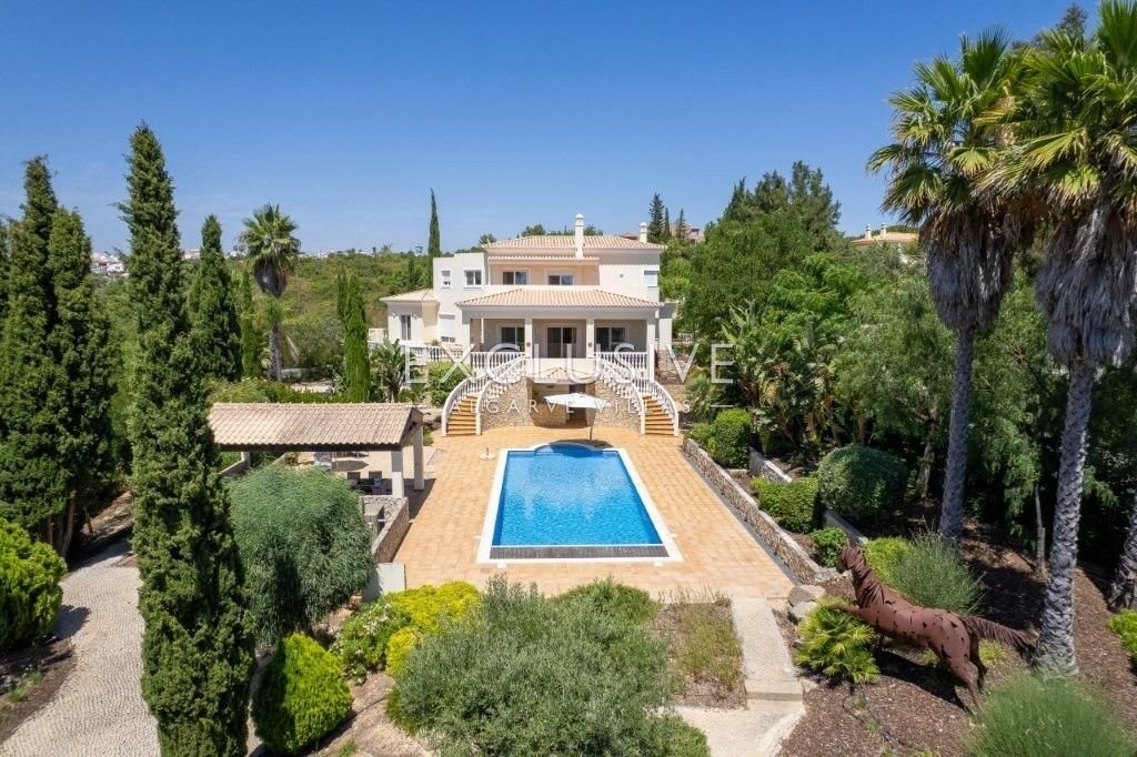 Villa in Carvoeiro, Algarve, Portugal 1 - 18446243
