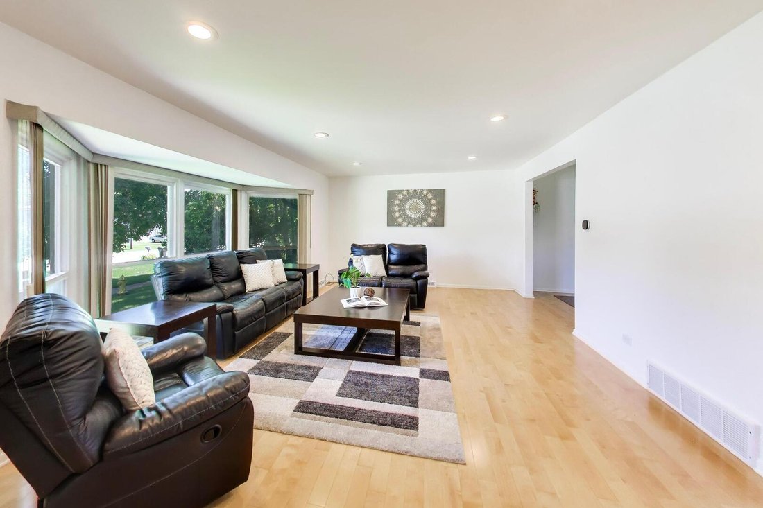 House in Mount Prospect, Illinois, United States 2 - 18447146
