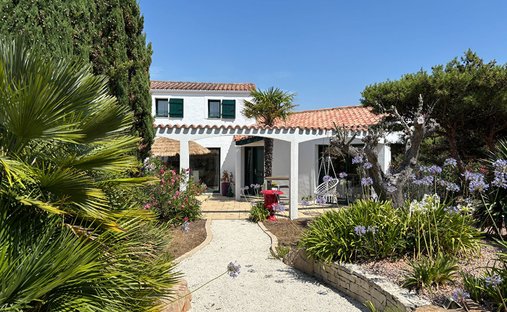 Villa in Le Fenouiller, Pays de la Loire, France 1