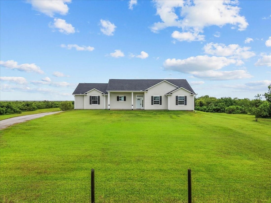 House in Hitchcock, Texas, United States 3 - 18451174