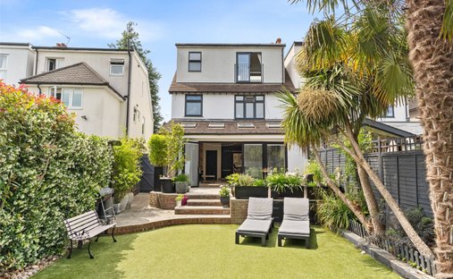 House in Richmond Upon Thames, England 1