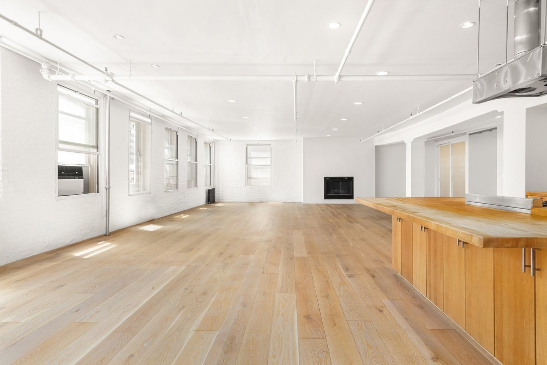 New York, New York, United States 2 - 18451470