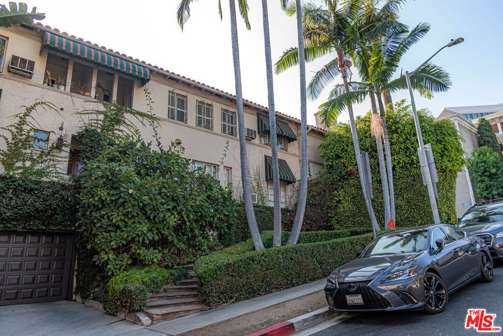 Los Angeles, California, United States 3 - 18449910