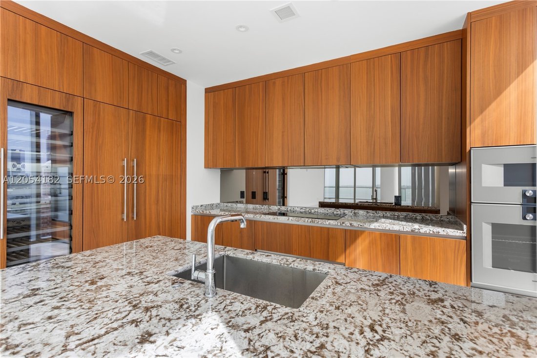 Condo in Miami, Florida, United States 4 - 18449503