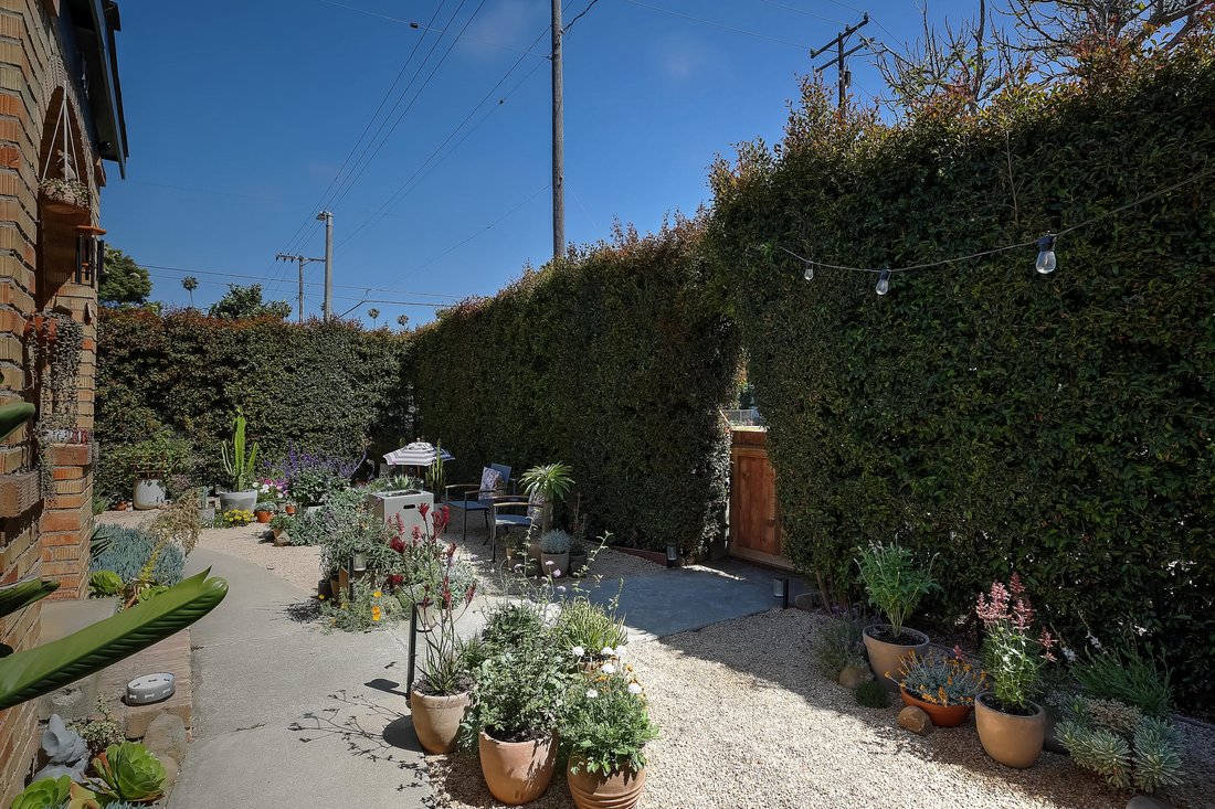 Santa Barbara, California, United States 4 - 18449456
