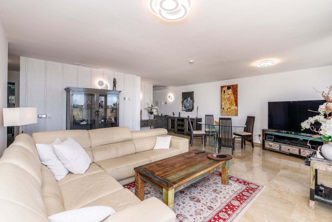 Apartment in Benahavis, Andalusia, Spain 3 - 18446416