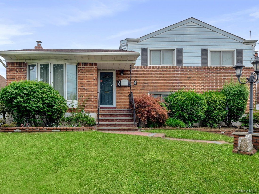 House in Elmont, New York, United States 1 - 18394115