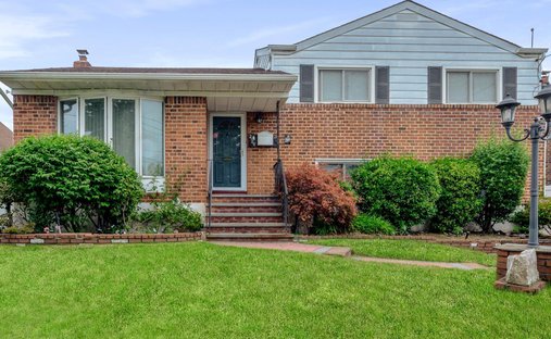 House in Elmont, New York, United States 1
