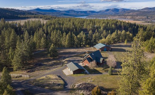 House in Nine Mile Falls, Washington, United States 1