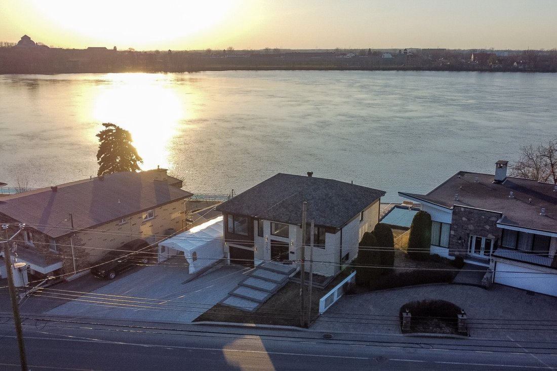 House in Montreal, Quebec, Canada 5 - 18452250