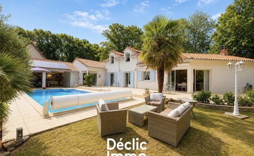 House in Vouneuil-sous-Biard, Nouvelle-Aquitaine, France 1