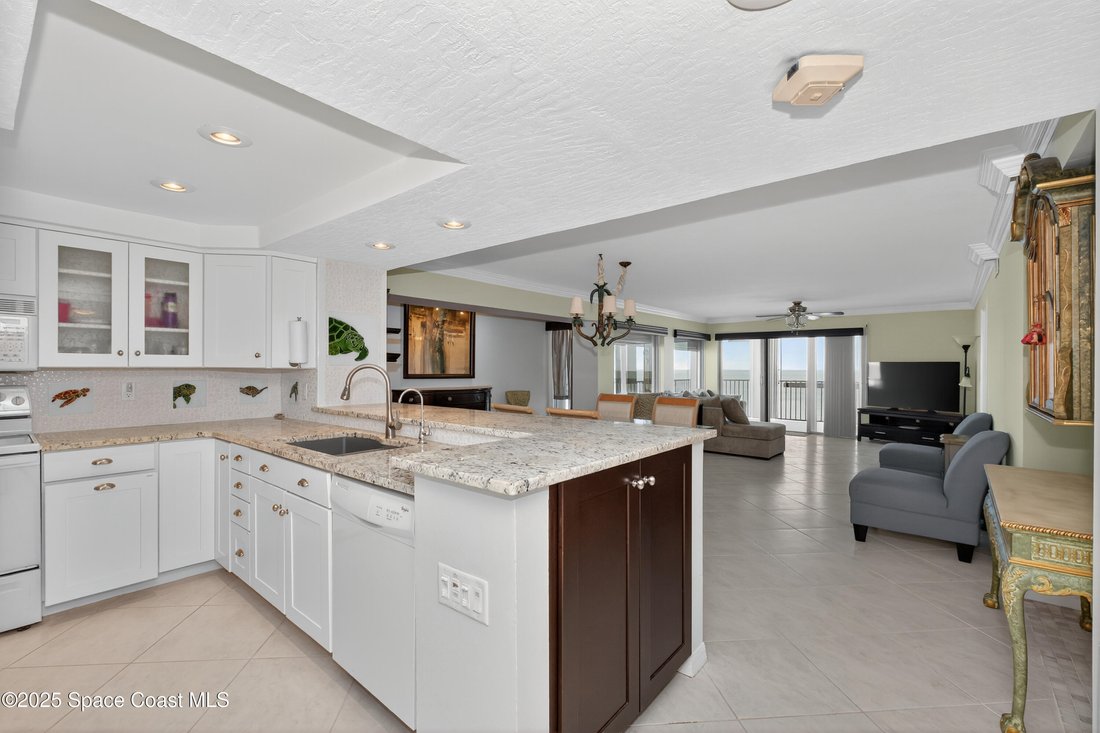 Condo in Indialantic, Florida, United States 2 - 18446297
