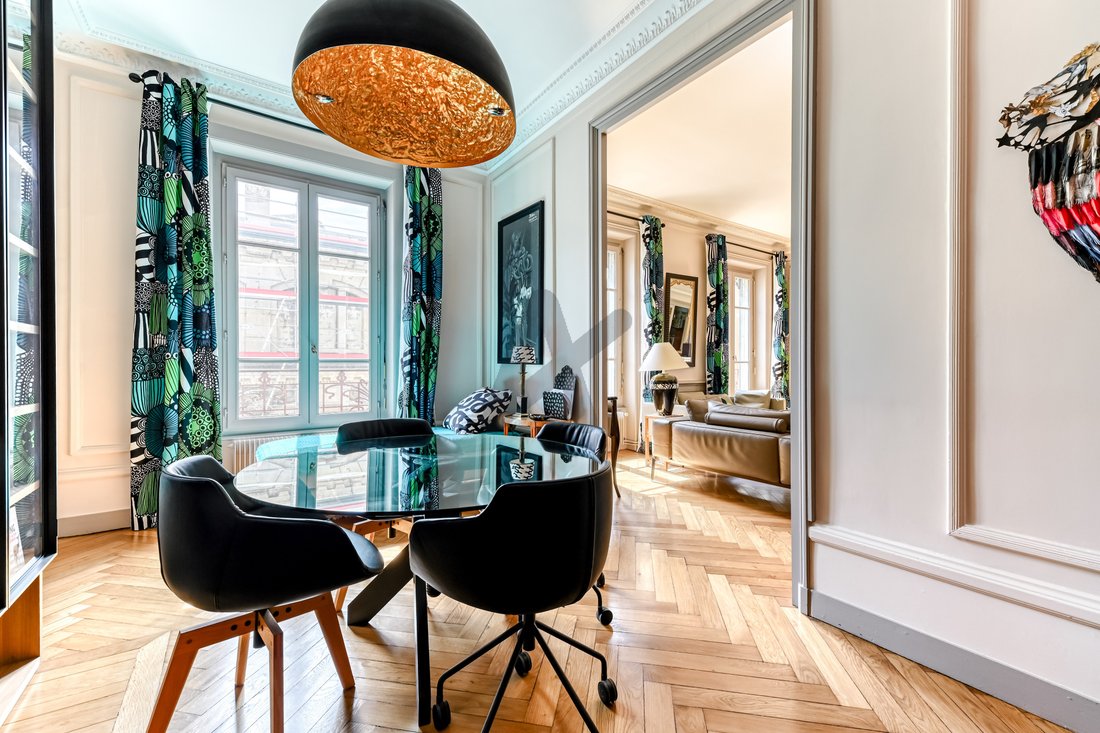 Apartment in Champvert-Point du Jour-Saint Irénée, Lyon 5e Arrondissement, Lyon 5 - 18450178
