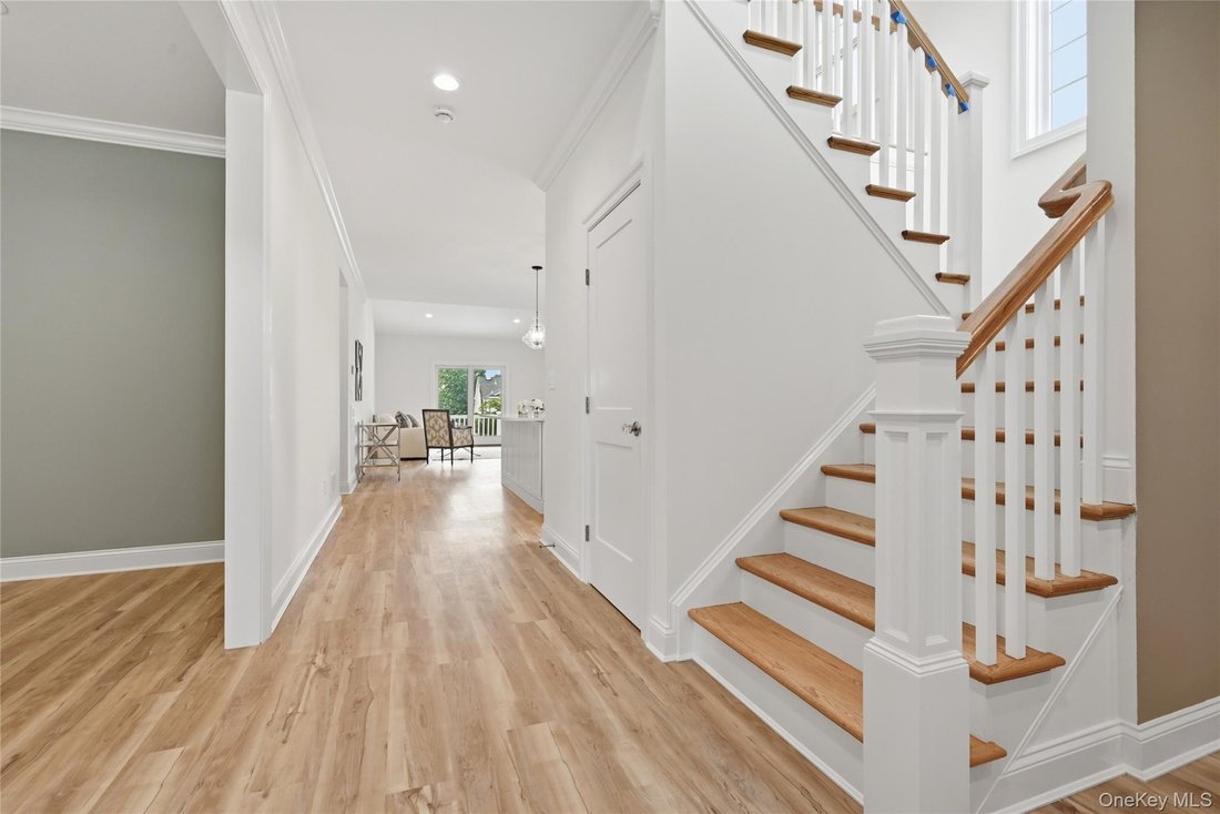 House in Halesite, New York, United States 5 - 18450063