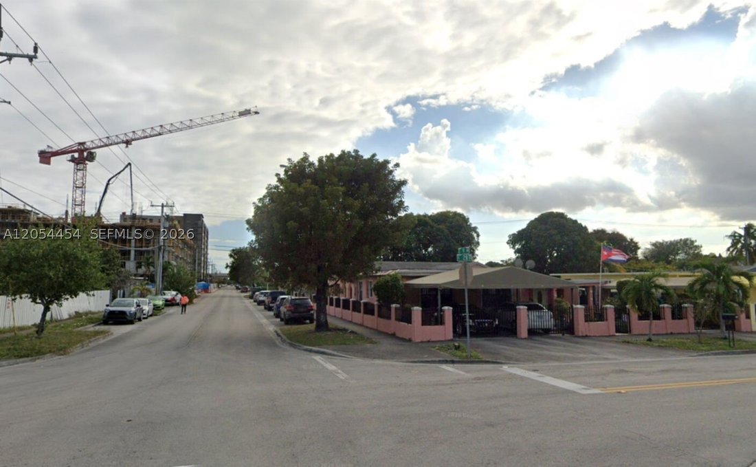 House in Hialeah, Florida, United States 1 - 18449484