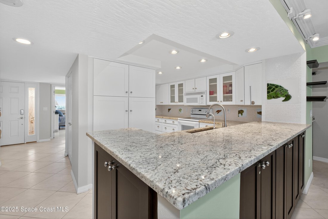 Condo in Indialantic, Florida, United States 4 - 18446297
