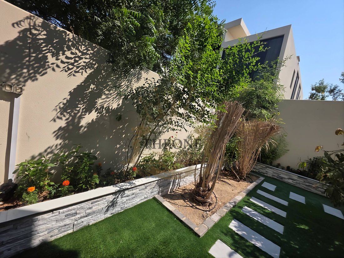 Villa in Damac Hills 2, Dubai, United Arab Emirates 3 - 18449843