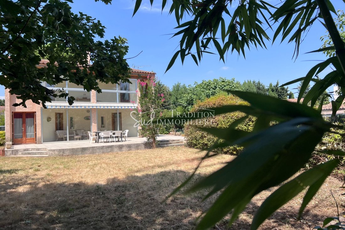 Villa in Paradou, Provence-Alpes-Côte d'Azur, France 1 - 18447658