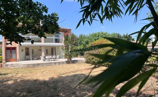 Villa in Paradou, Provence-Alpes-Côte d'Azur, France 1