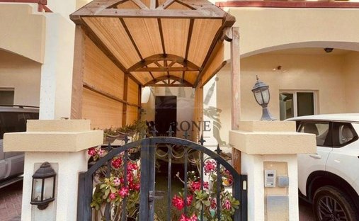 Villa in The Meadows, Dubai, United Arab Emirates 1