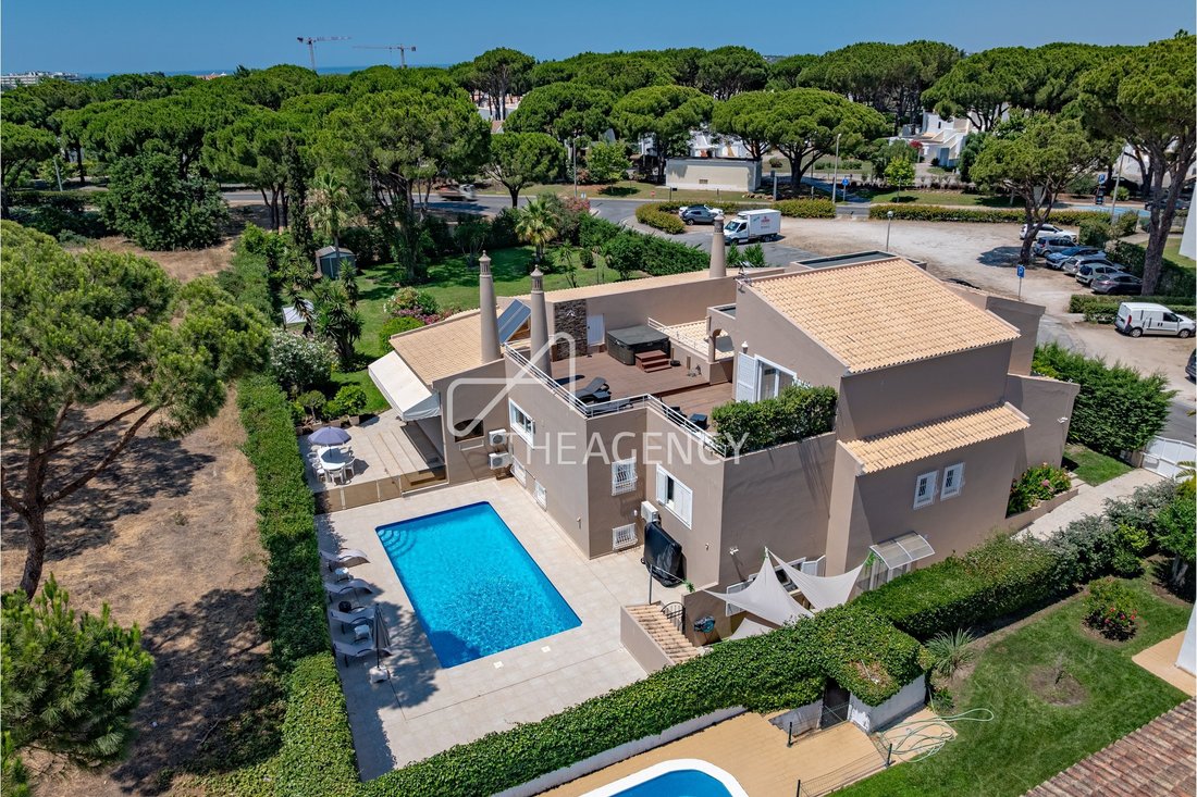 Villa in Quarteira, Algarve, Portugal 1 - 18448587