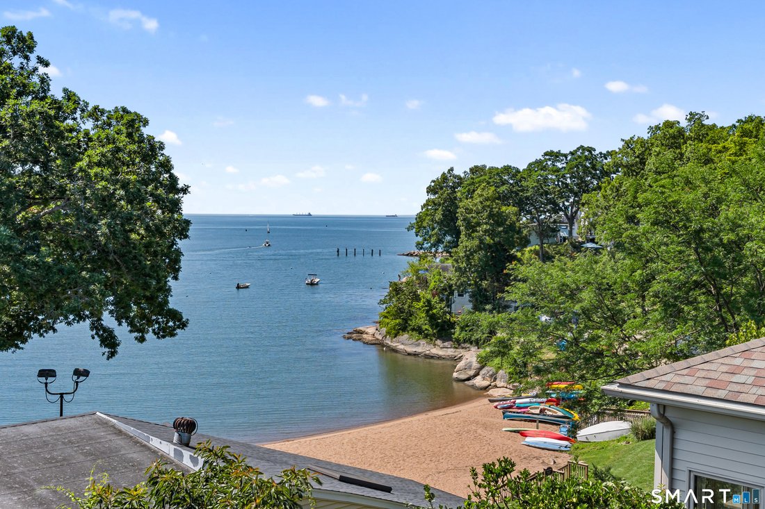 House in East Haven, Connecticut, United States 4 - 18452608