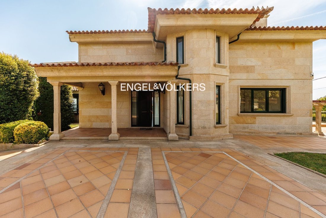 Villa in Priegue, Nigran, Spain 3 - 18451421