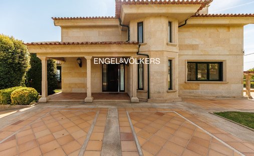 Villa in Panxon, Nigran, Spain 1
