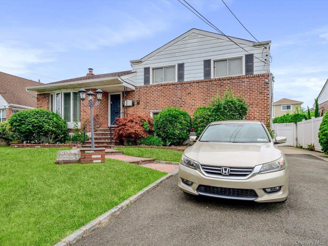 House in Elmont, New York, United States 2 - 18394115