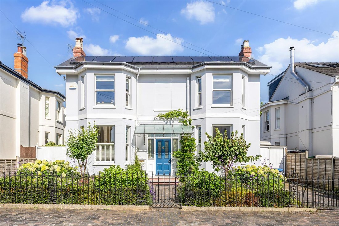 Villa in Battledown, Charlton Kings, England 1 - 18449008