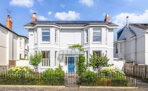 Villa in Battledown, Charlton Kings, England 1