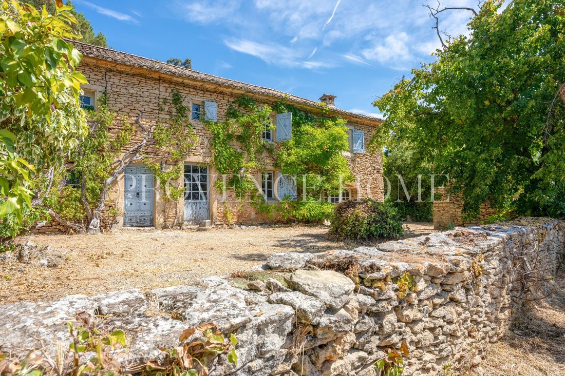 Estate in Cabrières-d'Avignon, Provence-Alpes-Côte d'Azur, France 1 - 18447942
