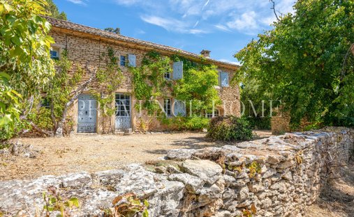 Estate in Cabrières-d'Avignon, Provence-Alpes-Côte d'Azur, France 1