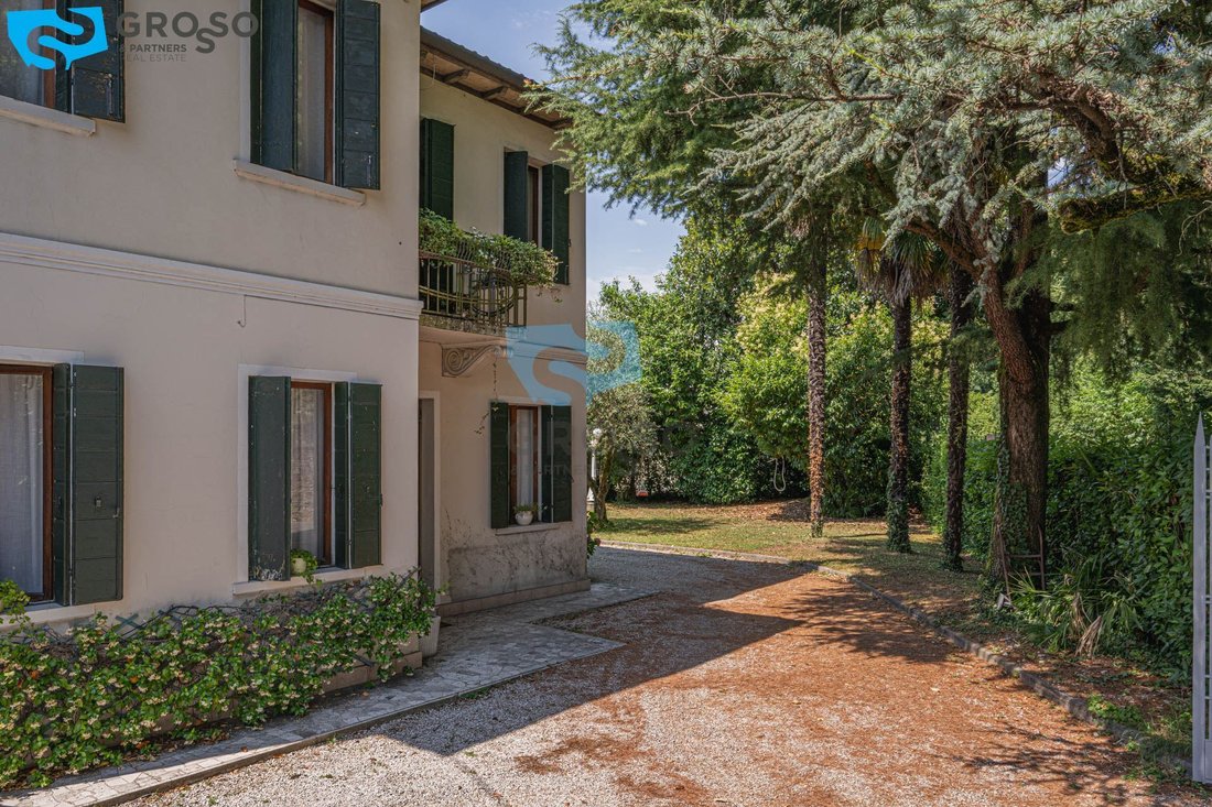 House in Cathedral - Piazza dei Signori, Treviso, Italy 3 - 18449186
