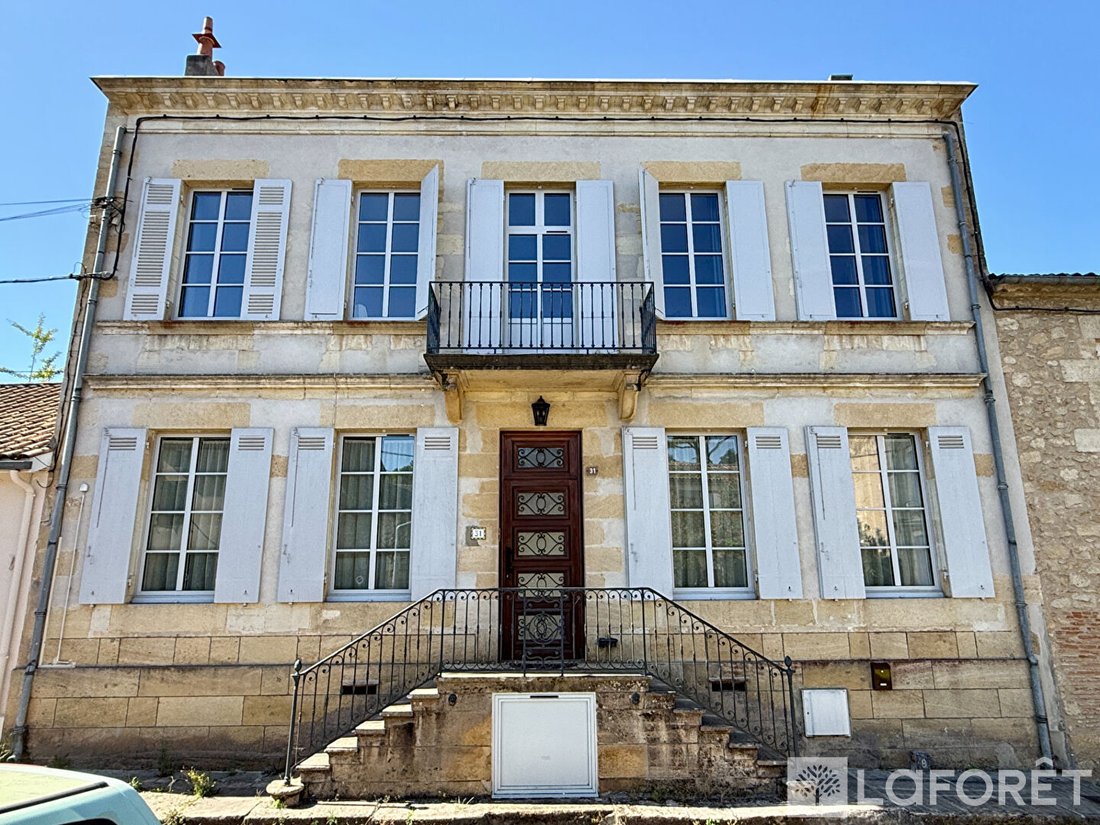 Villa in Saint-Macaire, Nouvelle-Aquitaine, France 1 - 18448376