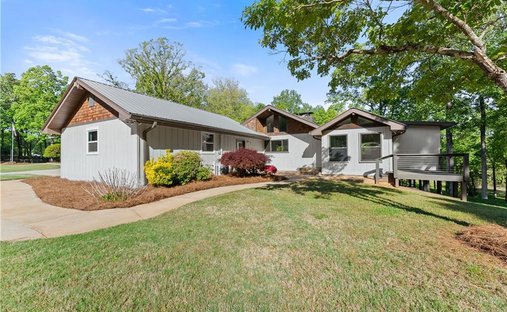 House in Clermont, Georgia, United States 1