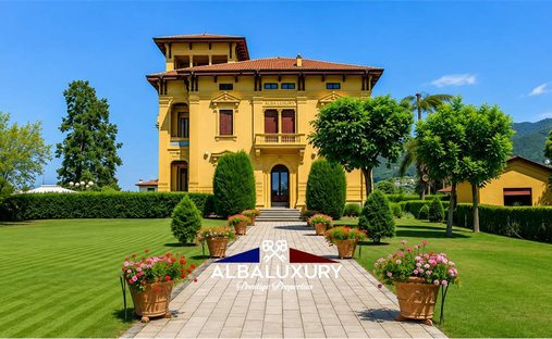 Villa in Barga, Tuscany, Italy 1