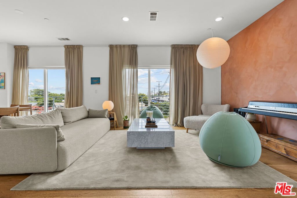 Condo in Los Angeles, California, United States 1 - 18449889