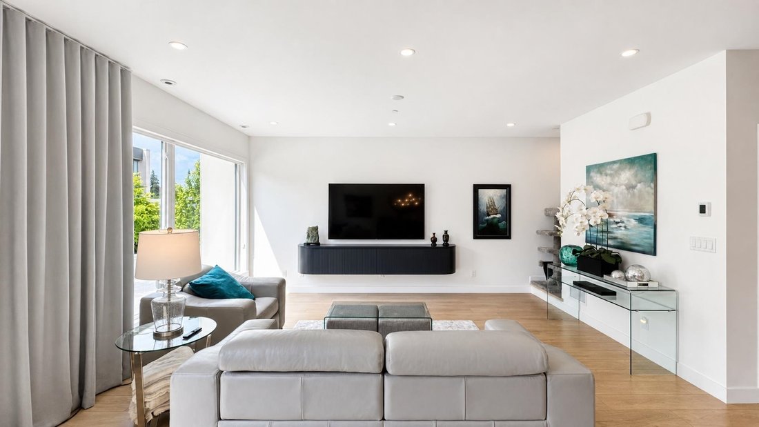 House in North Vancouver, British Columbia, Canada 2 - 18452366