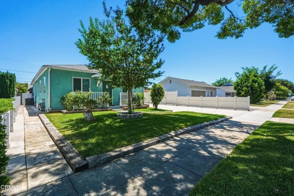 Burbank, California, United States 4 - 18449509