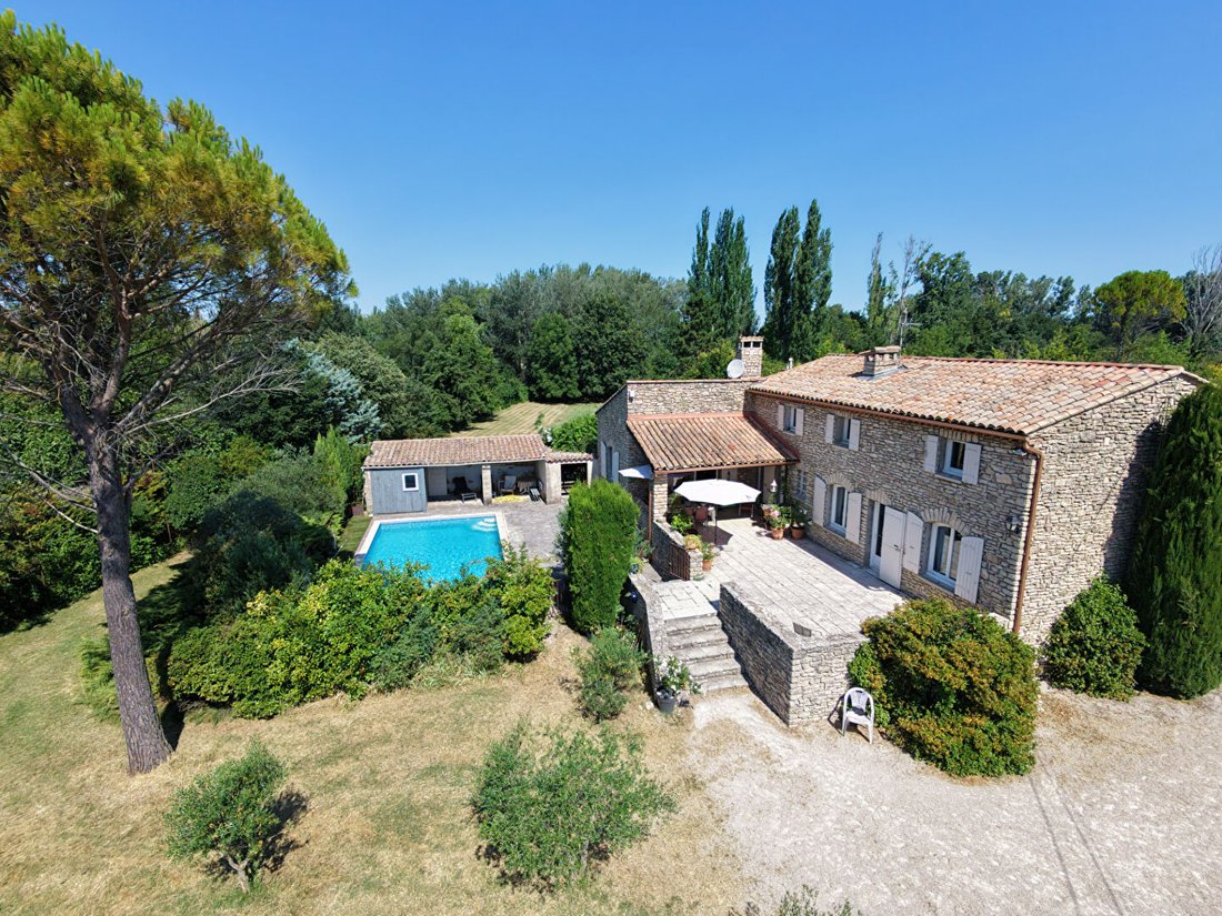 Villa in Lagnes, Provence-Alpes-Côte d'Azur, France 1 - 18448372