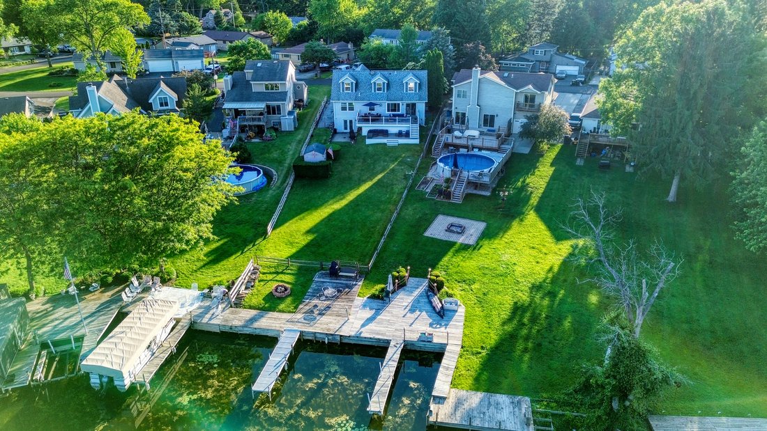 House in Fox Lake, Illinois, United States 1 - 18450702