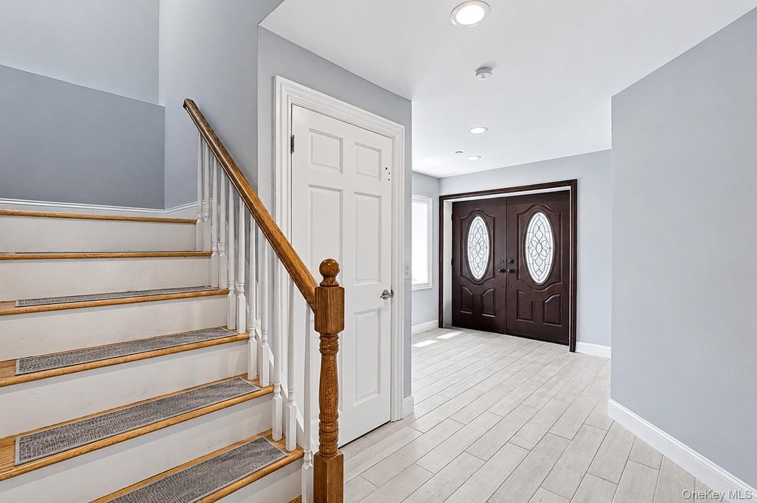House in Lindenhurst, New York, United States 2 - 18450124