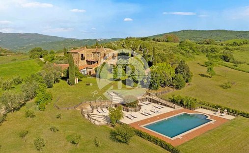 Villa in Roccalbegna, Tuscany, Italy 1