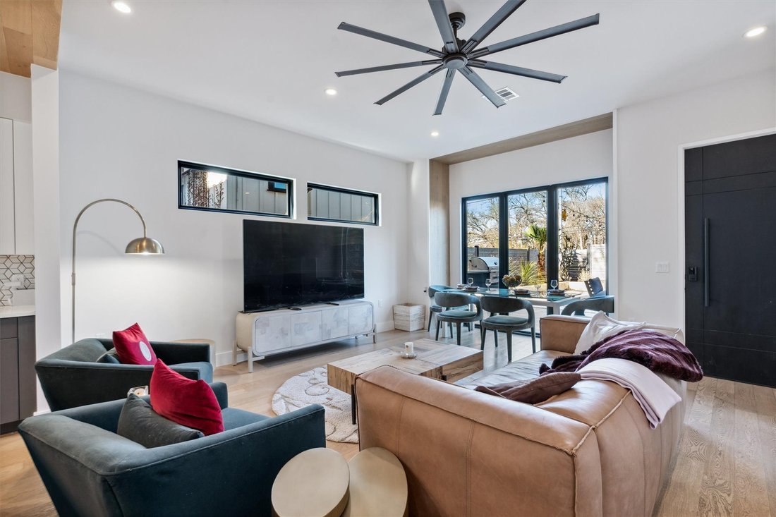 Condo in Austin, Texas, United States 5 - 18446697