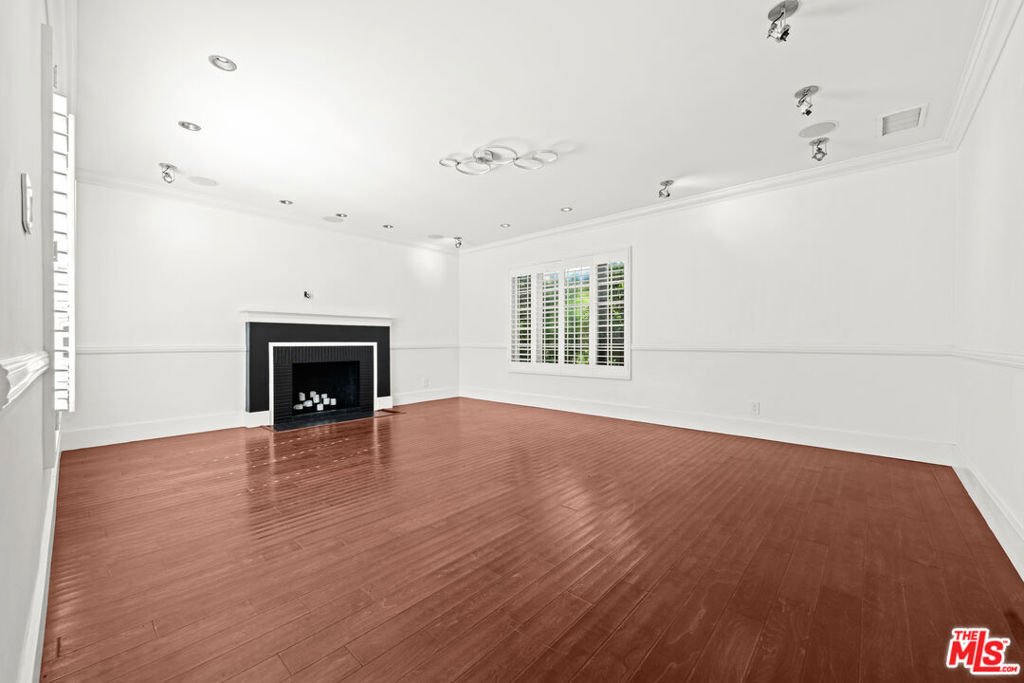 Los Angeles, California, United States 2 - 18449820