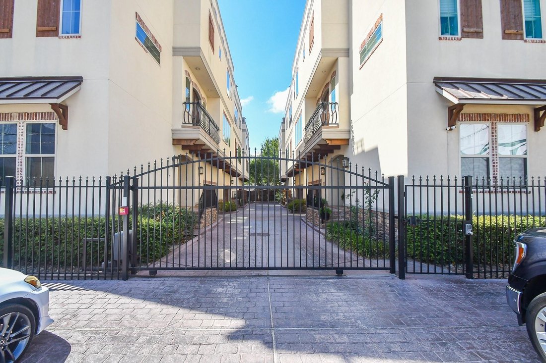 House in Houston, Texas, United States 2 - 18446812