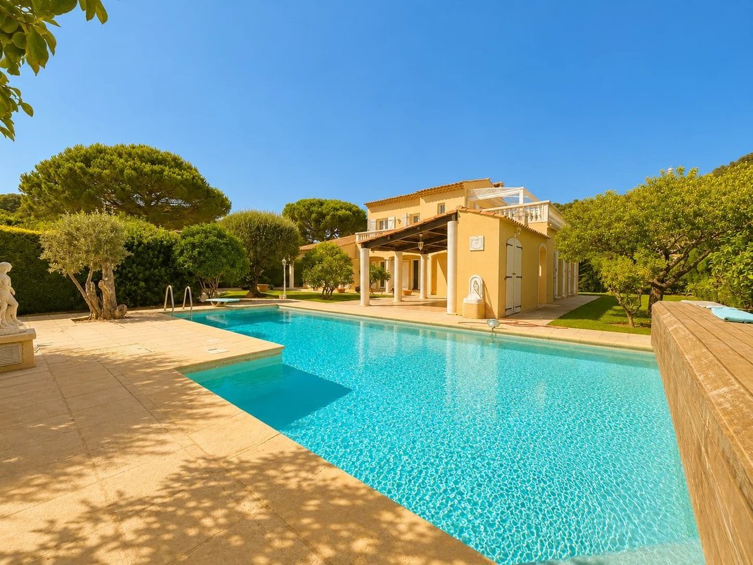 Villa in Villefranche-sur-Mer, Provence-Alpes-Côte d'Azur, France 1 - 18447964